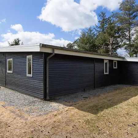 Three-bedroom Holiday In * Hals