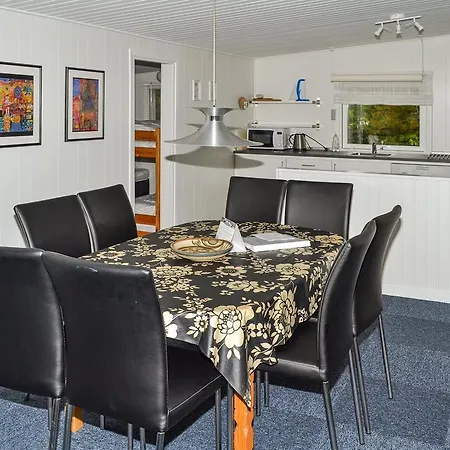 Three-bedroom Holiday In * Hals