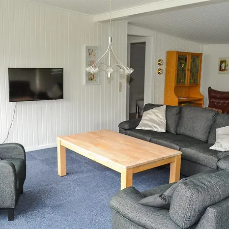 Three-bedroom Holiday In * Hals