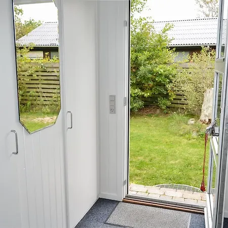 Three-bedroom Holiday In * Hals